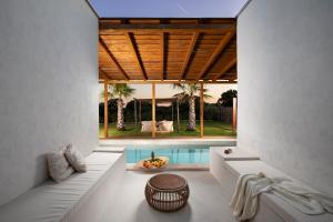 Bazén v ubytovaní Andresita`s Palace State-of-the-art Tropical Villa alebo v jeho blízkosti
