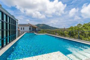 Bassein majutusasutuses Title Naiyang residence Excellent location with pool view või selle lähedal