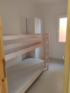 Krevet ili kreveti na sprat u jedinici u okviru objekta Domo Allegru