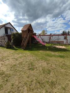 Fotografia z galérie ubytovania Poddasze ceglane - Warpuny-Mazury- 12 km od Mrągowa v destinácii Warpuny