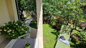 Vonkajšia záhrada v ubytovaní Apartment PIPO