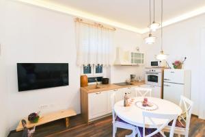 Kuchyň nebo kuchyňský kout v ubytování Apartment Carissima-Direct on sea, Lovran-Opatija