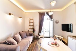 TV a/nebo společenská místnost v ubytování Apartment Carissima-Direct on sea, Lovran-Opatija
