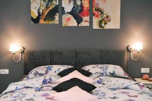 Postel nebo postele na pokoji v ubytování Apartment Carissima-Direct on sea, Lovran-Opatija