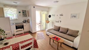 Kuchyňa alebo kuchynka v ubytovaní Apartment PIPO