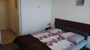a bed with two pillows on it in a room at Klif pokoje gościnne w centrum blisko morza in Ustronie Morskie