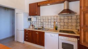 A kitchen or kitchenette at Casa La Yedra Algarrobo by Ruralidays