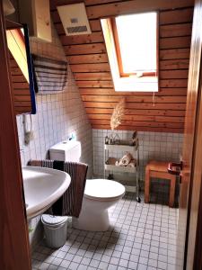 Ett badrum på Ferienhaus Moselgrün