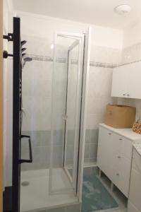 O baie la T3 au Plan d’eau d’Embrun avec Garage et Terrasse +19 fotografii