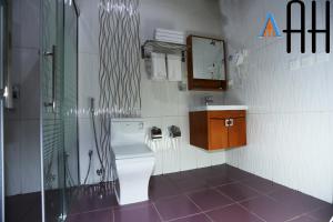 a bathroom with a toilet and a shower and a sink at شقق لمسات الخير الخيالة للشقق المخدومةAh in Riyadh +35 photos