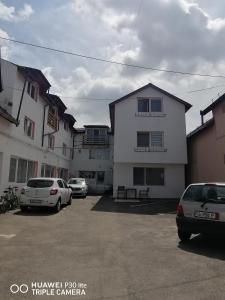 a group of cars parked in a parking lot at Perfekte Rast in Sibiu
