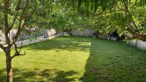 A garden outside Le Gîte des Murmures