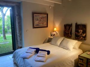 Cama o camas de una habitación en Espectacular villa en Mondariz, Casa Mirabal