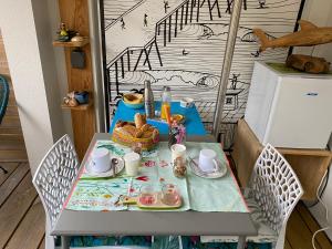 a table with a tray of food on it at Laniakea in Lacanau-Océan