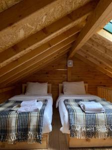 two beds in the attic of a wooden cabin at Pilita Bungalov&Rest in Ayder Yaylasi