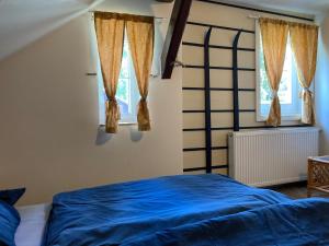 Postel nebo postele na pokoji v ubytování Vila Adélka - útulná chalupa v Krkonoších