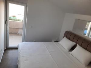 Posteľ alebo postele v izbe v ubytovaní Apartman Hanna
