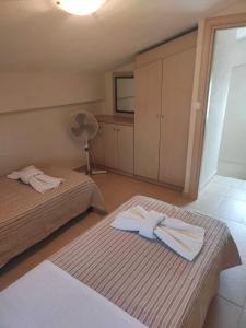 Postel nebo postele na pokoji v ubytování Maisonette In Paradisos 1