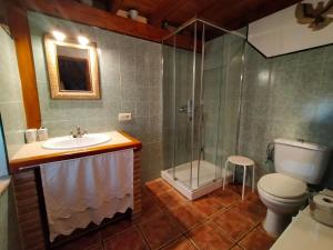 A bathroom at La casita de las flores Még 21 kép
