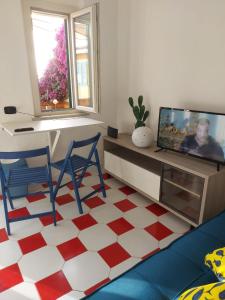 a living room with two chairs and a television at Orizzonte Tropea in Parghelia