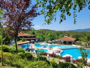 vista para a piscina no resort em Studio Sun Marina em Sozopol