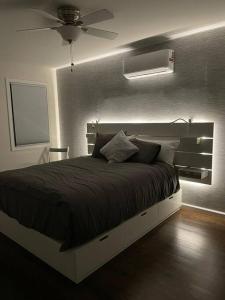 En eller flere senger på et rom på Shore Drive - 2 Bedroom/2 Bath/Bunk/Queen Oasis