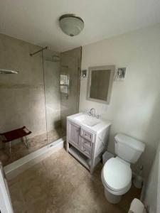 A bathroom at Shore Drive - 2 Bedroom/2 Bath/Bunk/Queen Oasis