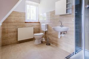 Koupelna v ubytování Pokoje i apartament z widokiem na Tatry