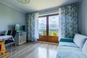 TV a/nebo společenská místnost v ubytování Pokoje i apartament z widokiem na Tatry