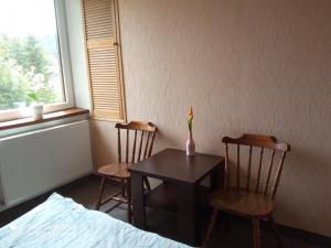 Łóżko lub łóżka w pokoju w obiekcie Domek i Apartamenty Stokrotka