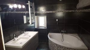 Ένα μπάνιο στο Maison de charme +14 φωτογραφίες