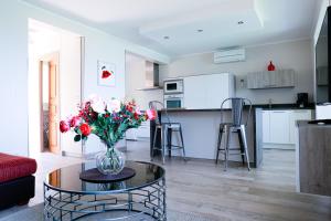 U San Daniellu villas et chambres的厨房或小厨房