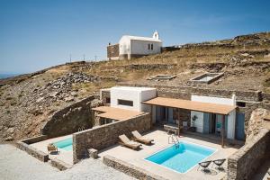 The swimming pool at or close to Niva Pool Suites