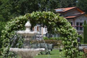 Casale al Foino外面的花园