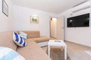 TV a/nebo společenská místnost v ubytování Apartman Lea
