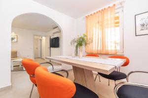 TV a/nebo společenská místnost v ubytování Apartman Lea