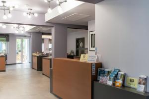 an office with a reception desk and a lobby at Boutique hotel Lili in Rovinj