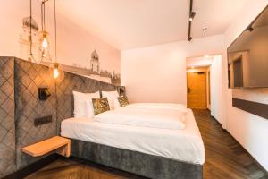 Uma cama ou camas num quarto em Am Paulusbogen
