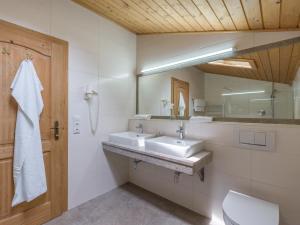 Kamar mandi di Eden Appartements