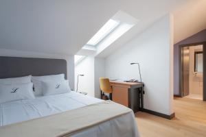 a bedroom with a bed and a desk and a bed sidx sidx sidx at Boutique hotel Lili in Rovinj
