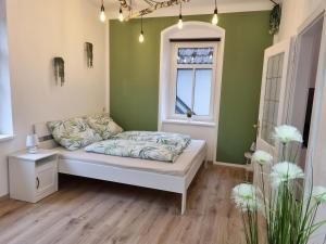 Una cama o camas en una habitación de Apartment Seebachhof 8 fotos más