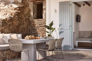 A seating area at Niva Pool Suites