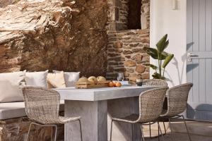 A seating area at Niva Pool Suites