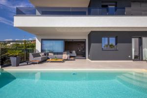 Fotografia z galérie ubytovania Villa Ameli Apartment with swimming pool v destinácii Rijeka