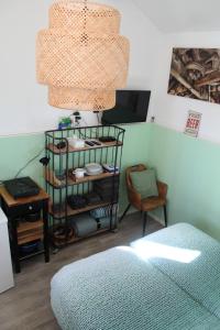 a bedroom with a bed and a desk and a lamp at Bij molen de Blazekop, rustig en landelijk in Ovezande