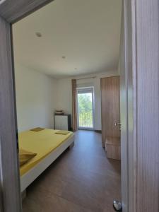 Postel nebo postele na pokoji v ubytování Apartmani Jozic