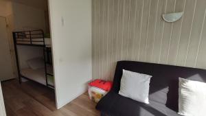 a room with a couch and a bunk bed at Le Portillo in Puy-Saint-Vincent +10 photos