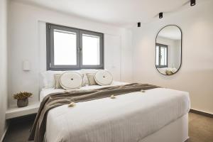 A bed or beds in a room at Niva Pool Suites