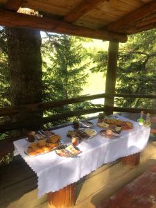 Restoran ili drugo mesto za obedovanje u objektu Koliba Simonović-Šiško jezero