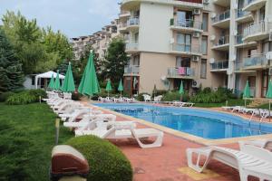 The swimming pool at or close to Apart complex Starfish със собствено паркомясто